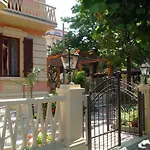 Petit Chateau 3*