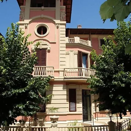 Petit Chateau Монтекатини-Терме