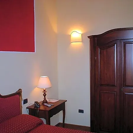 Petit Chateau Nocleg ze śniadaniem 3*