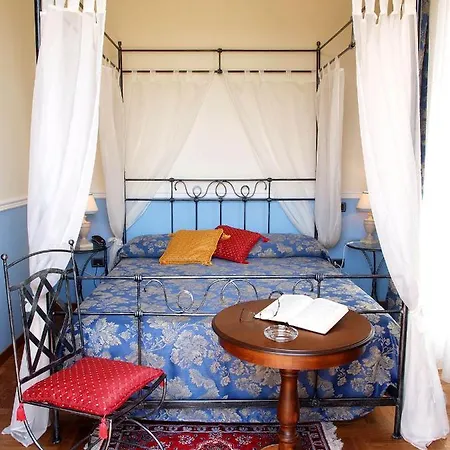 Petit Chateau Bed and Breakfast 3*