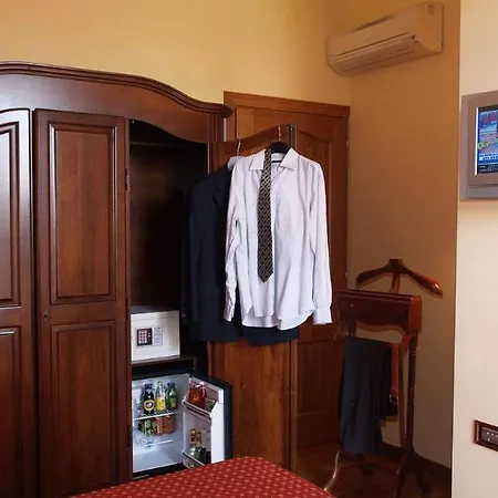 Petit Chateau Bed and Breakfast 3*