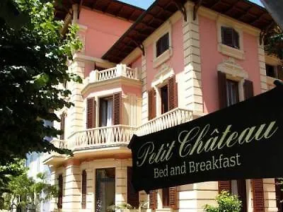 Bed and Breakfast Petit Chateau 3*