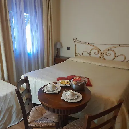 Bed and Breakfast Petit Chateau 3*