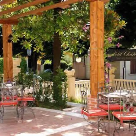 Petit Chateau Bed and Breakfast 3*