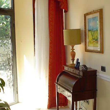 Bed and Breakfast Petit Chateau 3*